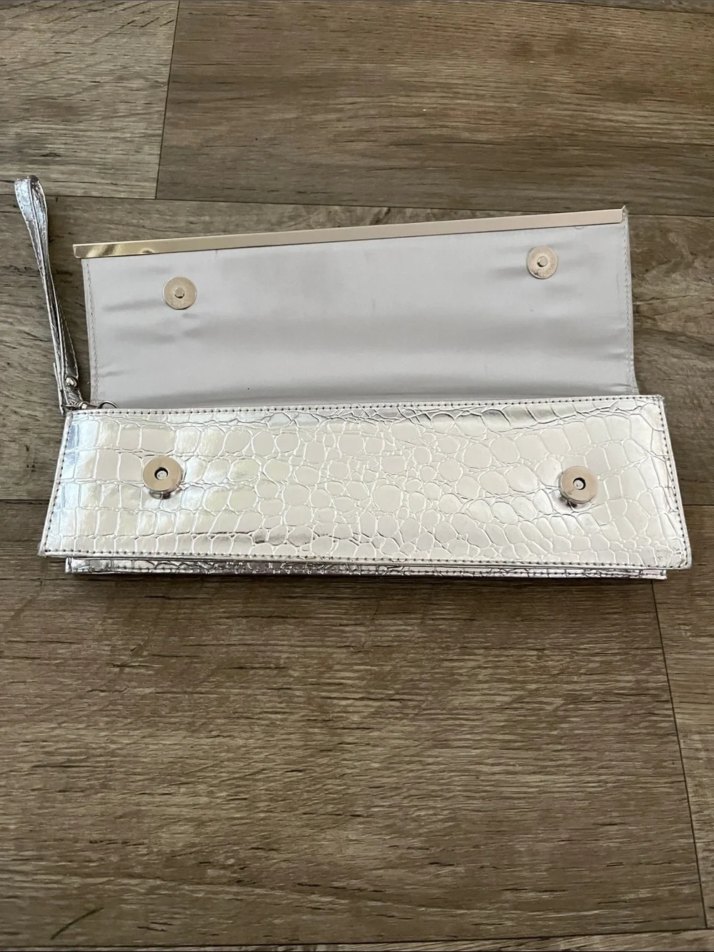 Sleek Silver Metallic Croc-Embosssed Rectangular Evening Clutch Wristlet Bag